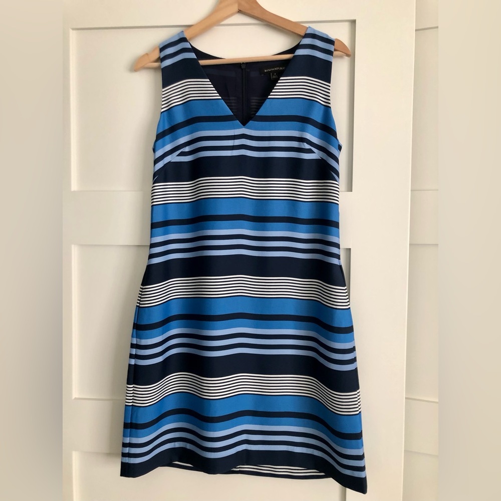 Blue multi stripe v-neck Banana Republic Dress size 4 NWOT.